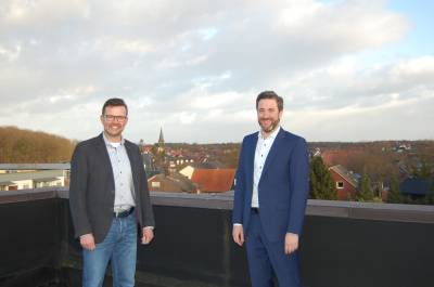 Die Gemeinde Herzebrock-Clarholz ist auf Initiative des Landtagsabgeordneten Raphael Tigges sowie Brgermeister Marco Diethelm in das Hausarztaktionsprogramm des Landes Nordrhein-Westfalen aufgenommen worden. Mittels dieses Programms werden Niederlassungen und Anstellungen fr Hausrzte im lndlichen Raum mit bis zu 60.000 Euro gefrdert. 